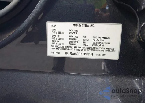 2026 Tesla Model Y Long Range Dual Motor All-Wheel Drive/Long Range Launch Series z USA, uszkodzony, nr VIN 7SAYGDEE1TA386153